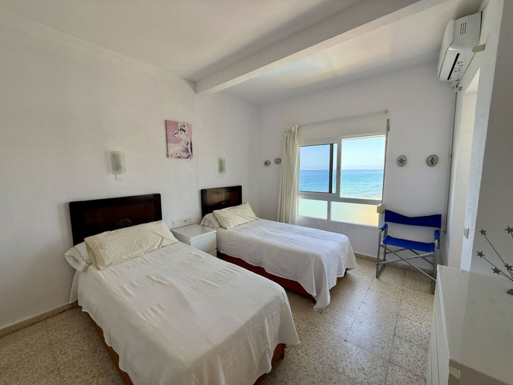 Middle Floor Apartment Calahonda Málaga - image 11