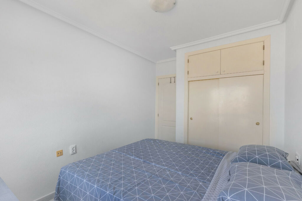 Middle Floor Apartment Torrevieja Alicante - image 11