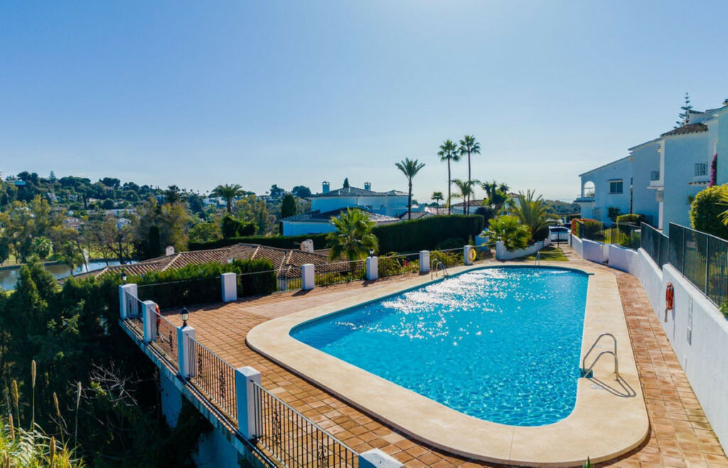 Ground Floor Apartment El Paraiso Málaga - image 14