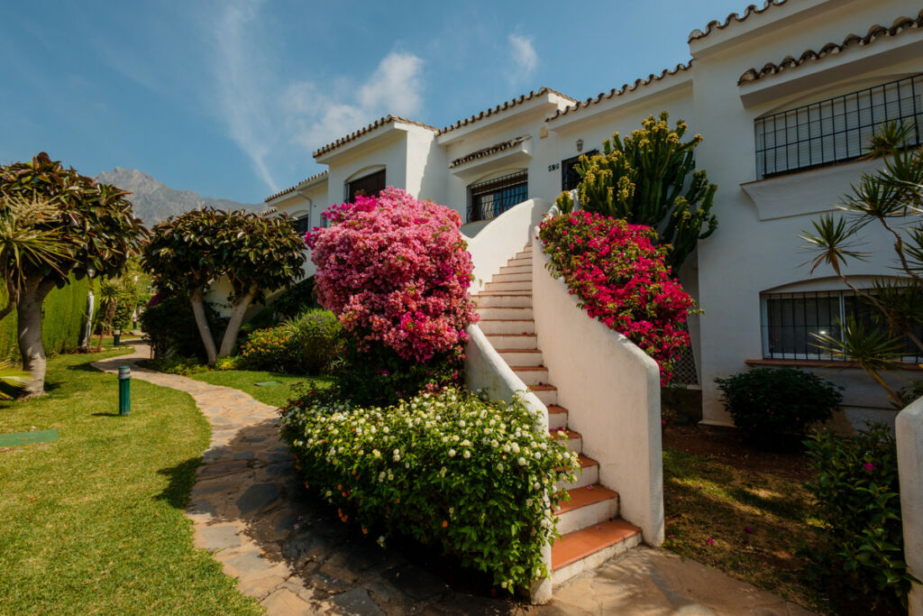 Middle Floor Apartment Sierra Blanca Málaga - image 11
