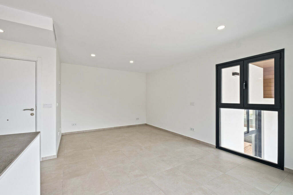 Middle Floor Apartment Montemar Málaga - image 11