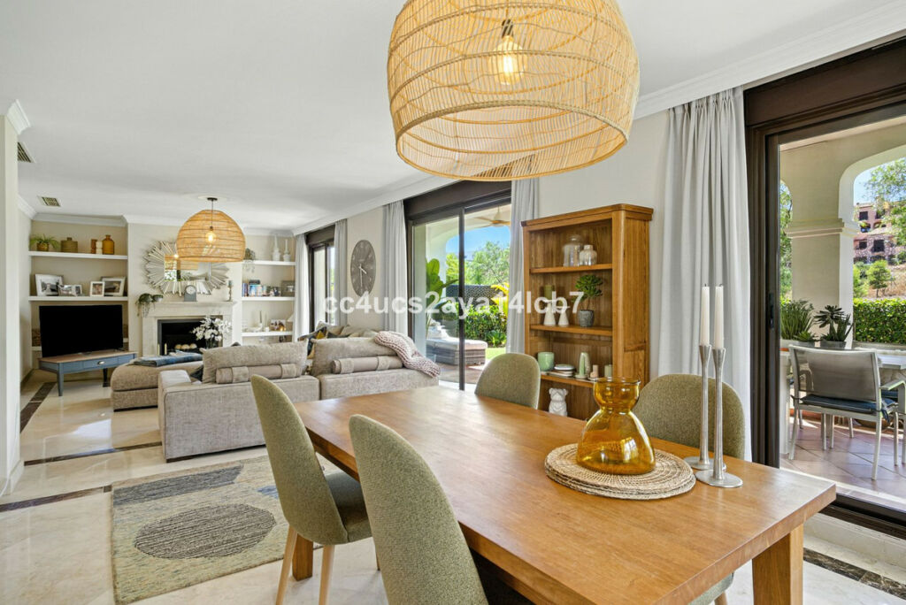 Detached Villa Estepona Málaga - image 11