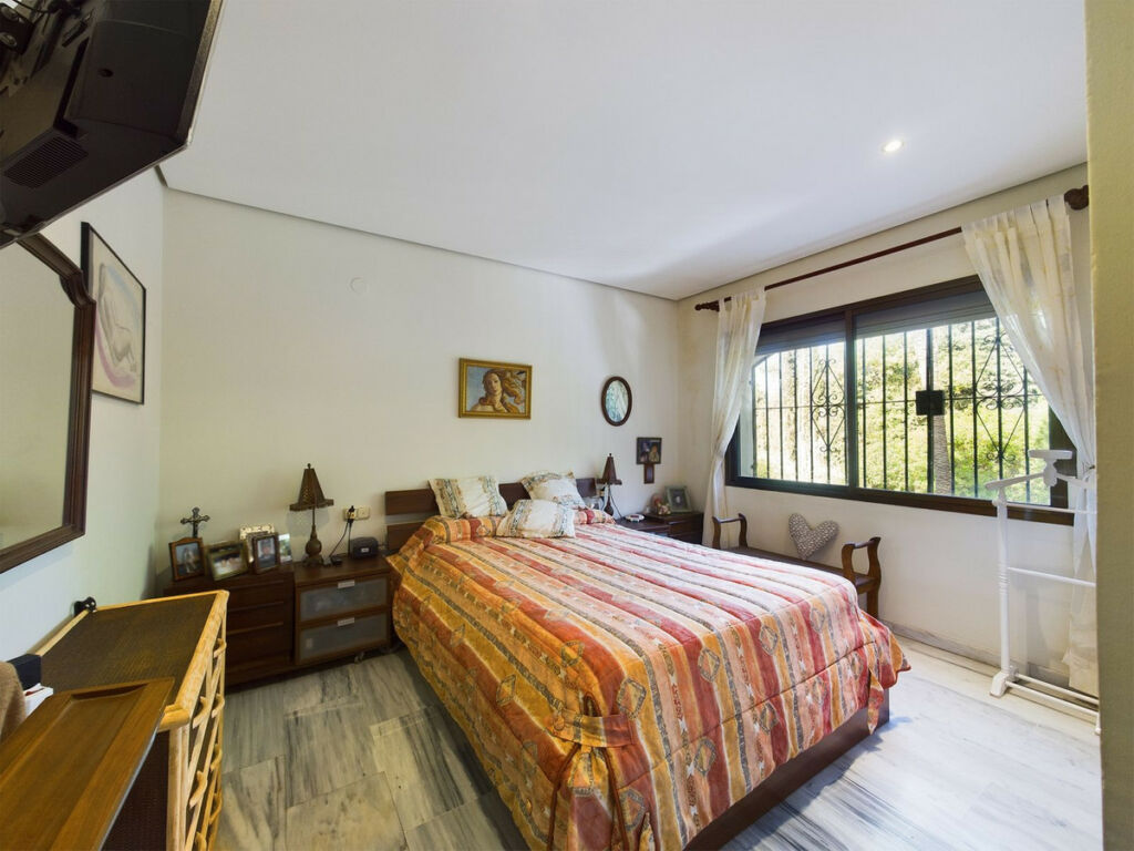Middle Floor Apartment Elviria Málaga - image 11