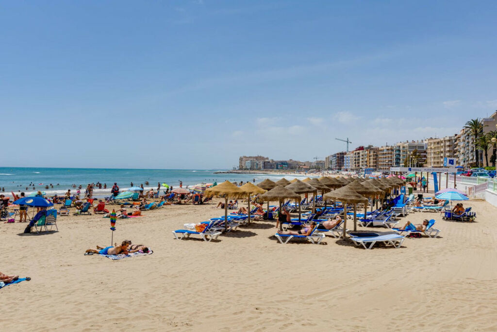 Middle Floor Apartment Torrevieja Alicante - image 11