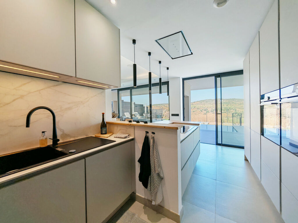 Detached Villa Estepona Málaga - image 14