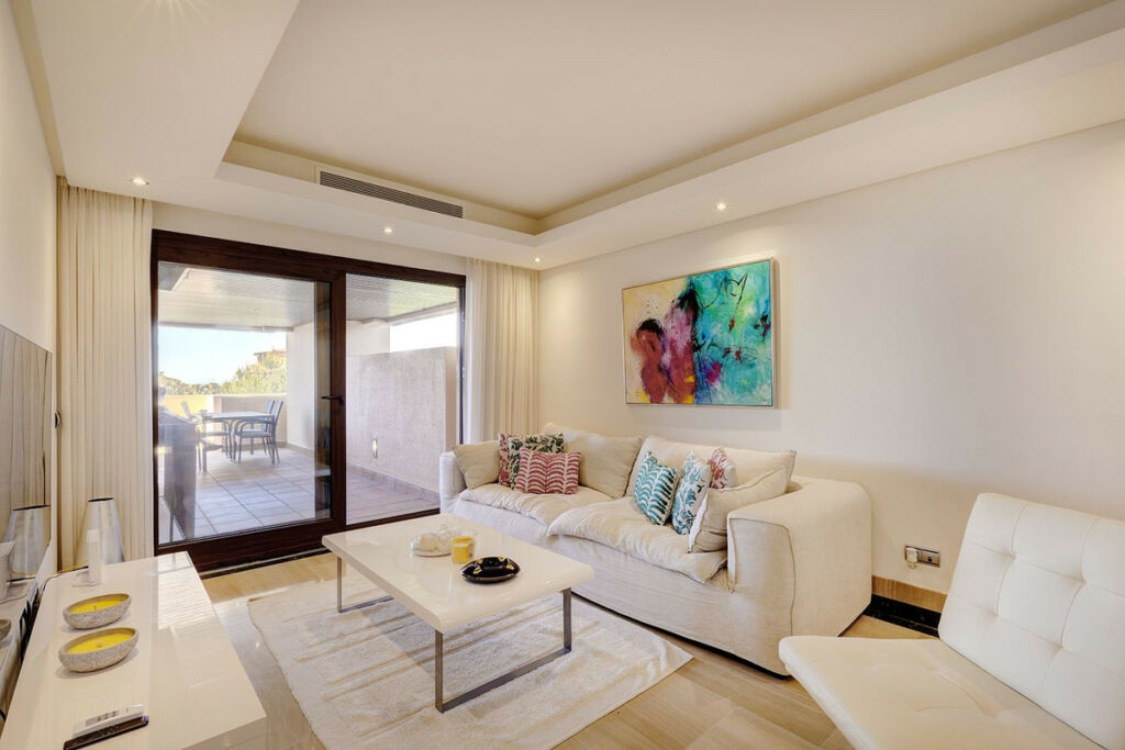 Middle Floor Apartment Estepona Málaga - image 11