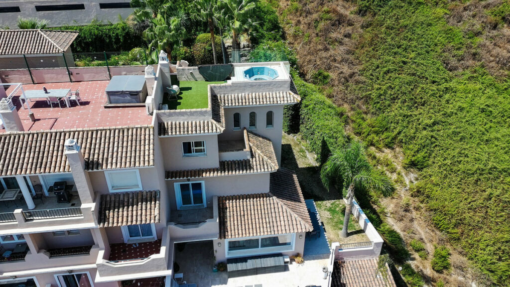 Semi-Detached House La Duquesa Málaga - image 11