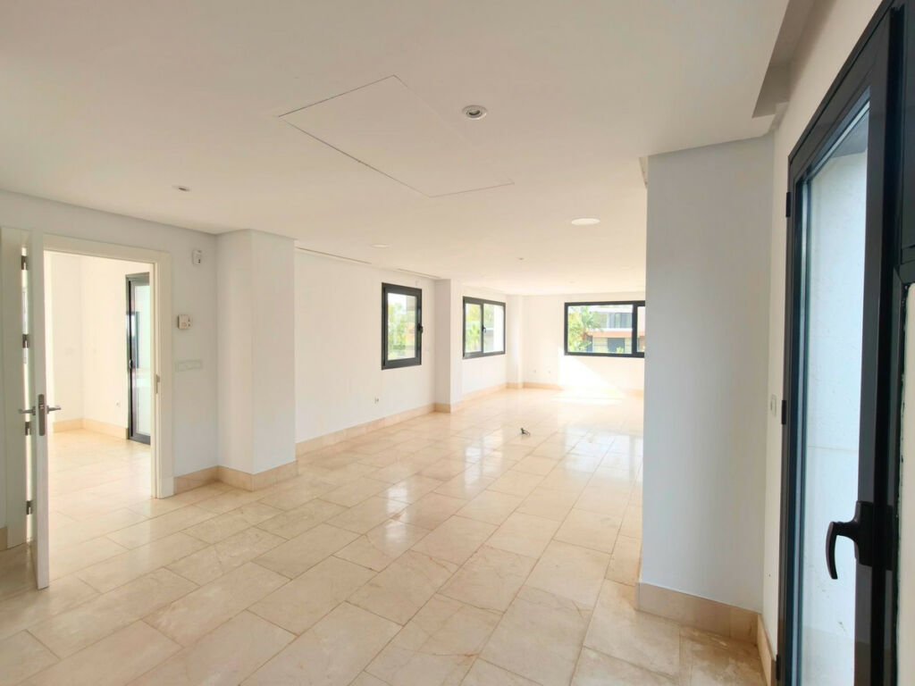 Detached Villa Sotogrande Alto Cádiz - image 11