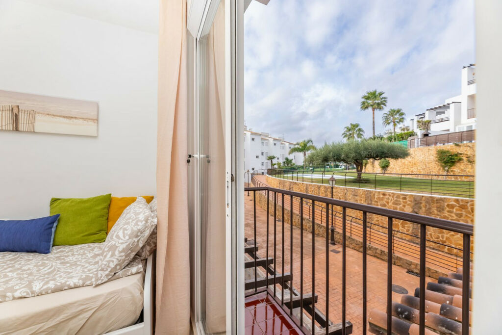 Middle Floor Apartment Manilva Málaga - image 11