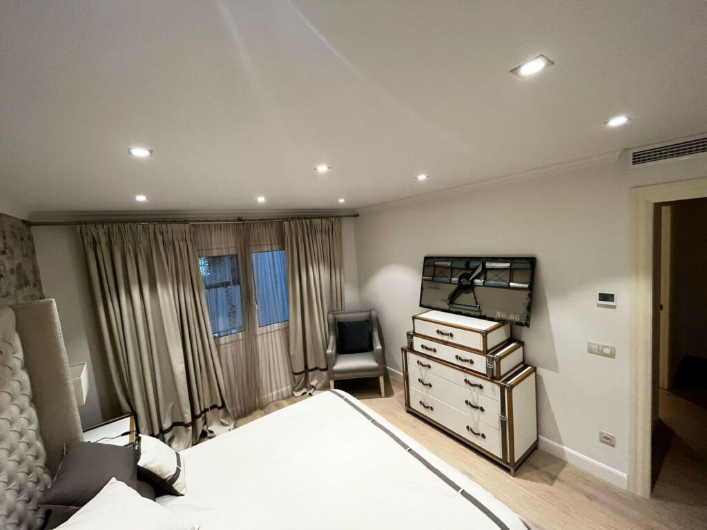 Middle Floor Apartment Puerto Banús Málaga - image 11