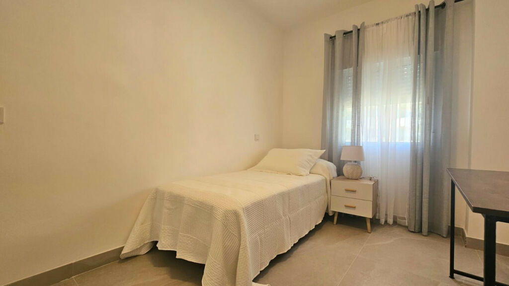 Middle Floor Apartment Fuengirola Málaga - image 11