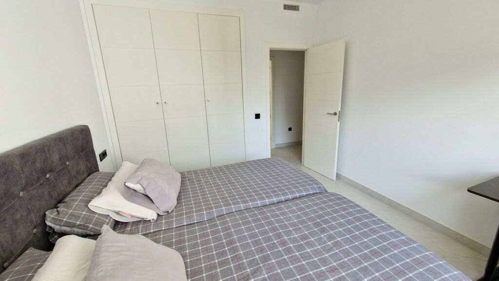 Middle Floor Apartment Estepona Málaga - image 11