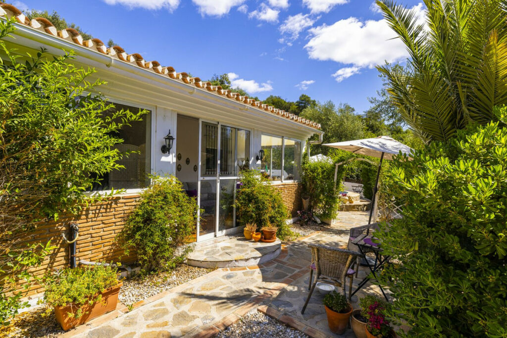 Detached Villa Comares Málaga - image 11