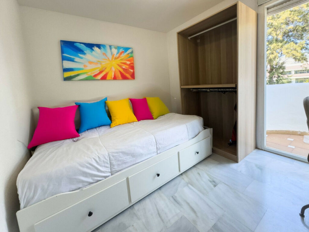 Townhouse Torrequebrada Málaga - image 11
