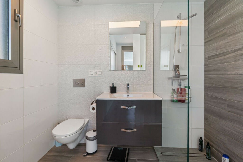 Detached Villa Villamartin Alicante - image 11
