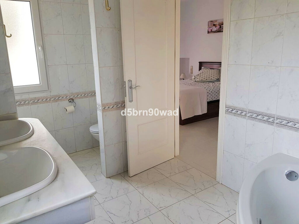 Detached Villa Marbella Málaga - image 11