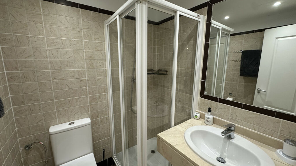 Middle Floor Apartment La Duquesa Málaga - image 11