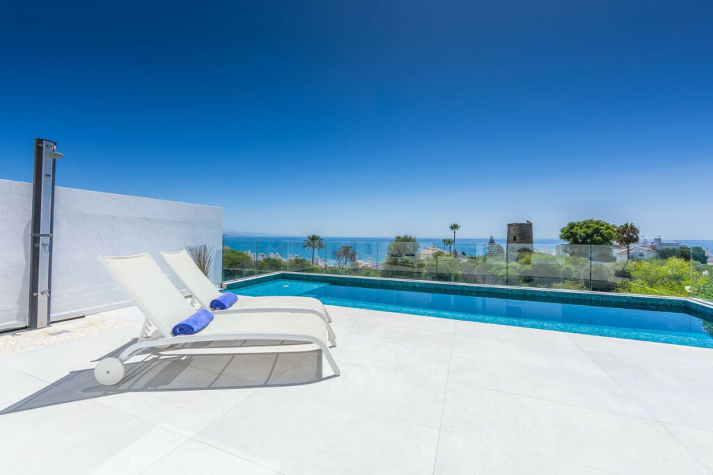 Detached Villa Estepona Málaga - image 11