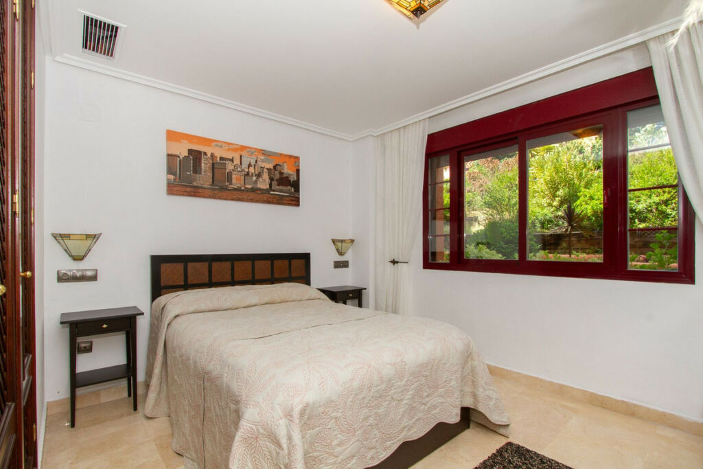 Ground Floor Apartment La Mairena Málaga - image 11