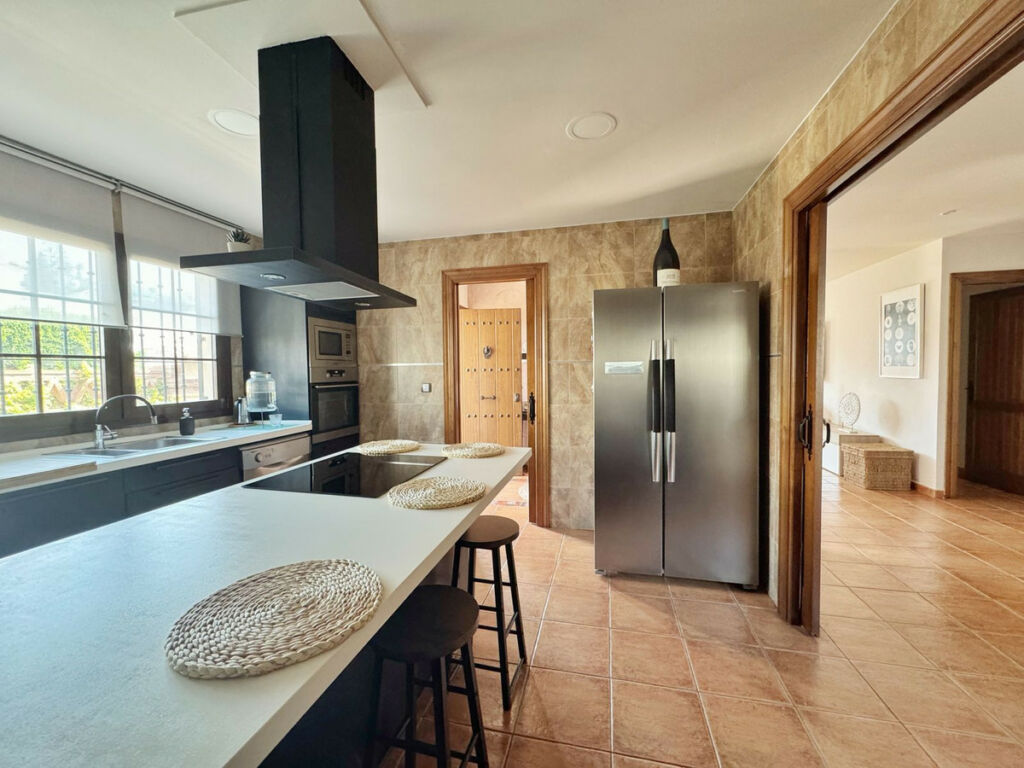 Detached Villa Sierrezuela Málaga - image 11