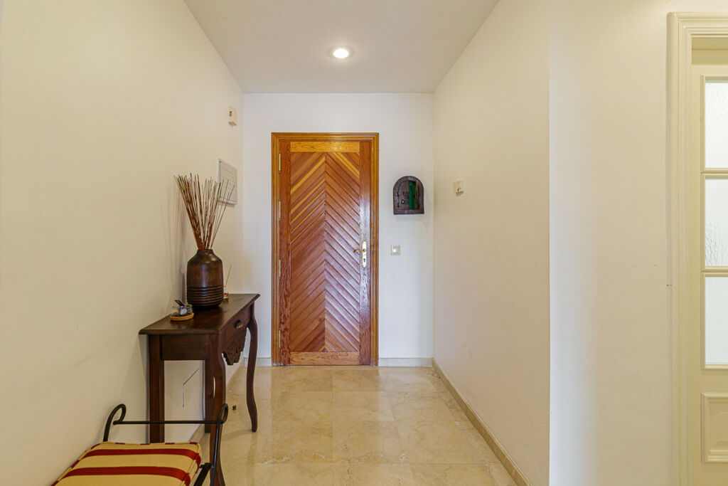 Middle Floor Apartment Estepona Málaga - image 11