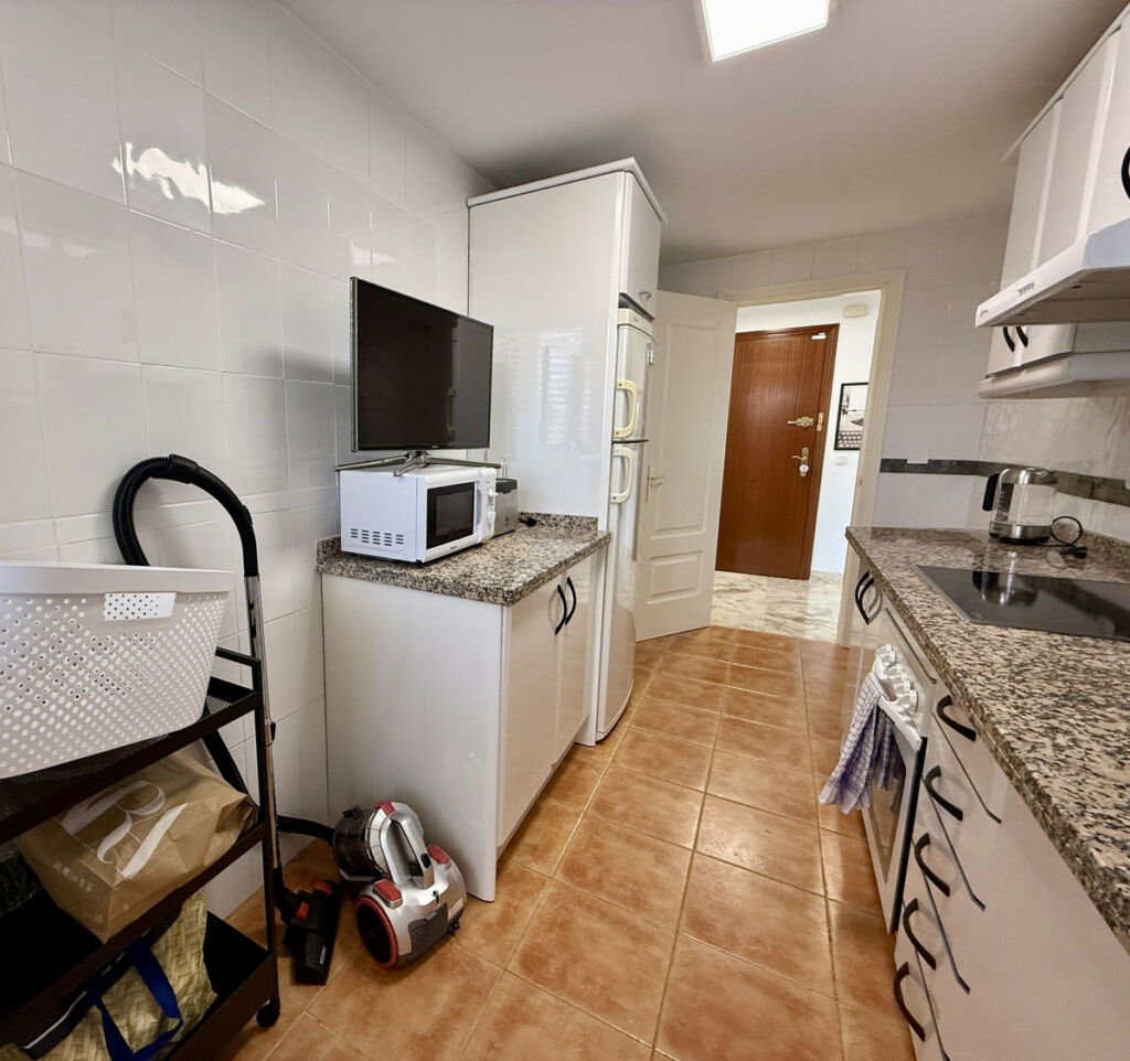 Middle Floor Apartment La Cala Málaga - image 11