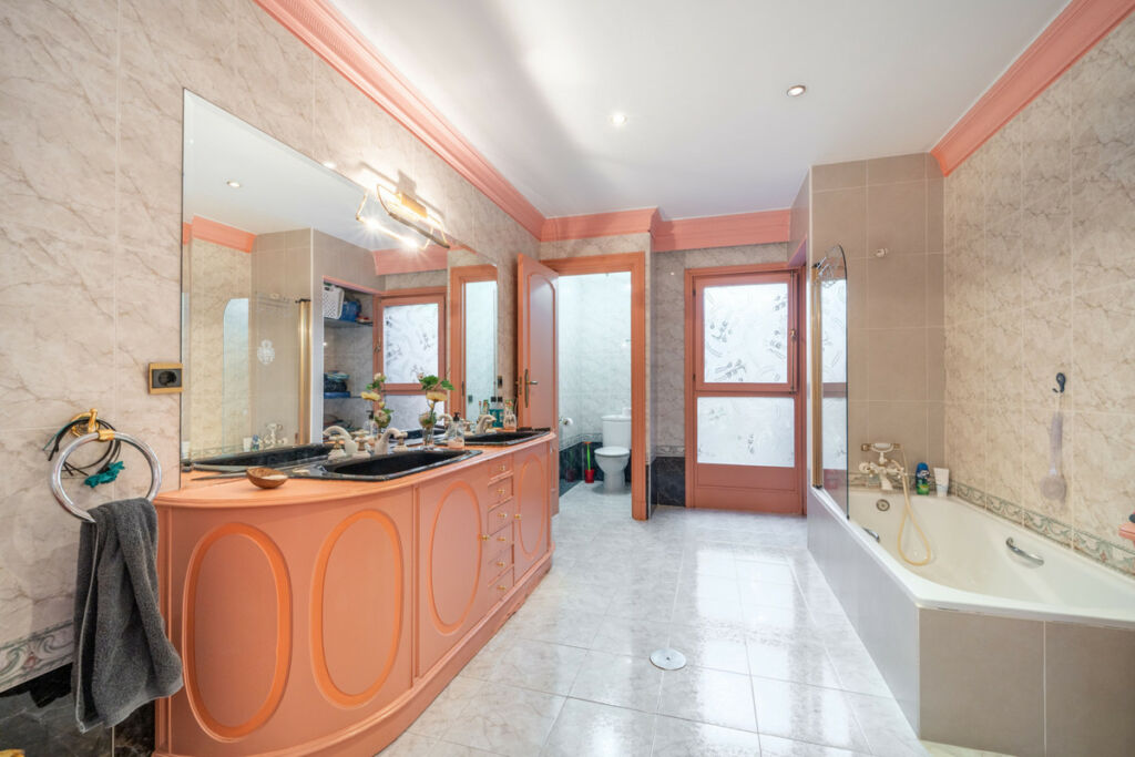 Detached Villa Estepona Málaga - image 11