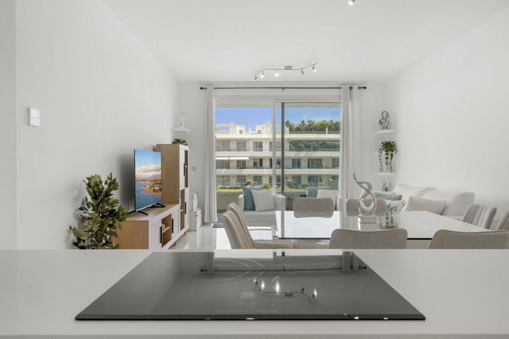 Middle Floor Apartment New Golden Mile Málaga - image 11