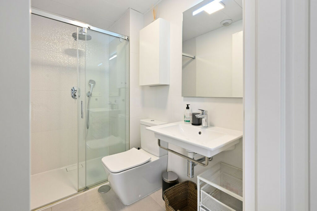 Middle Floor Apartment Fuengirola Málaga - image 11