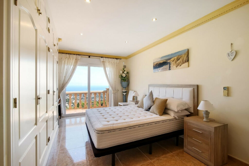 Detached Villa Moraira Alicante - image 11