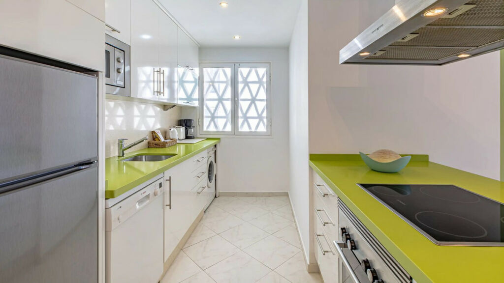 Middle Floor Apartment Puerto Banús Málaga - image 11
