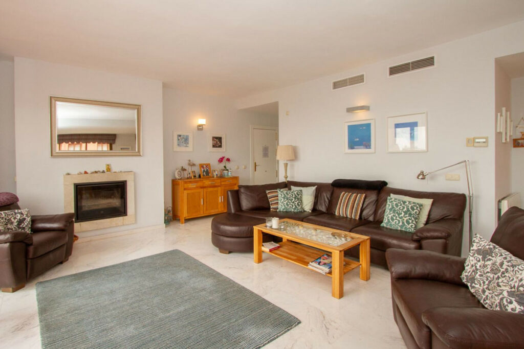 Middle Floor Apartment La Mairena Málaga - image 11