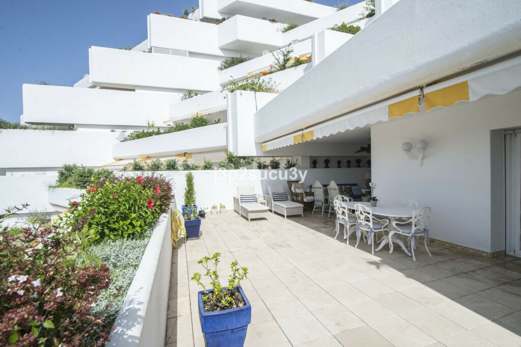 Middle Floor Apartment Guadalmina Baja Málaga - image 11