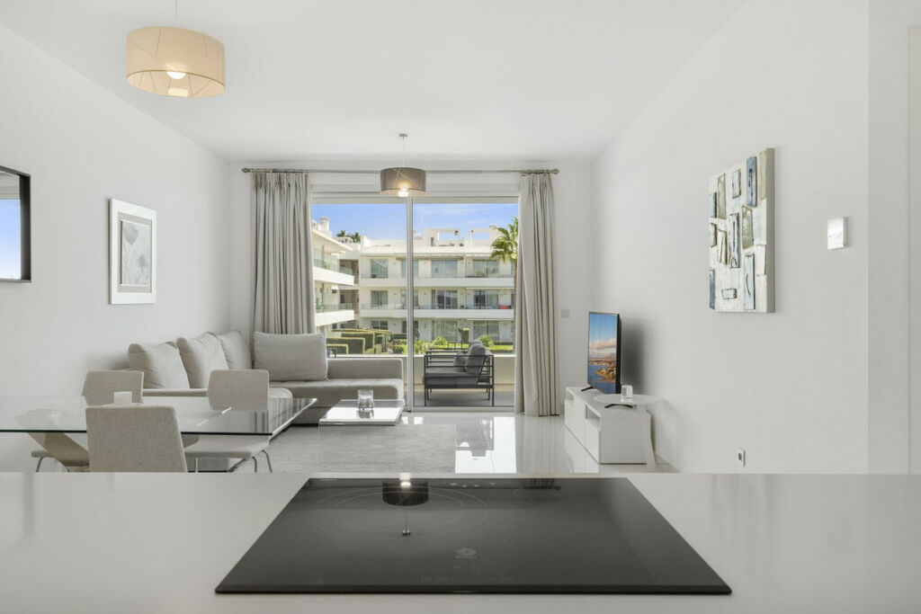 Middle Floor Apartment Estepona Málaga - image 11