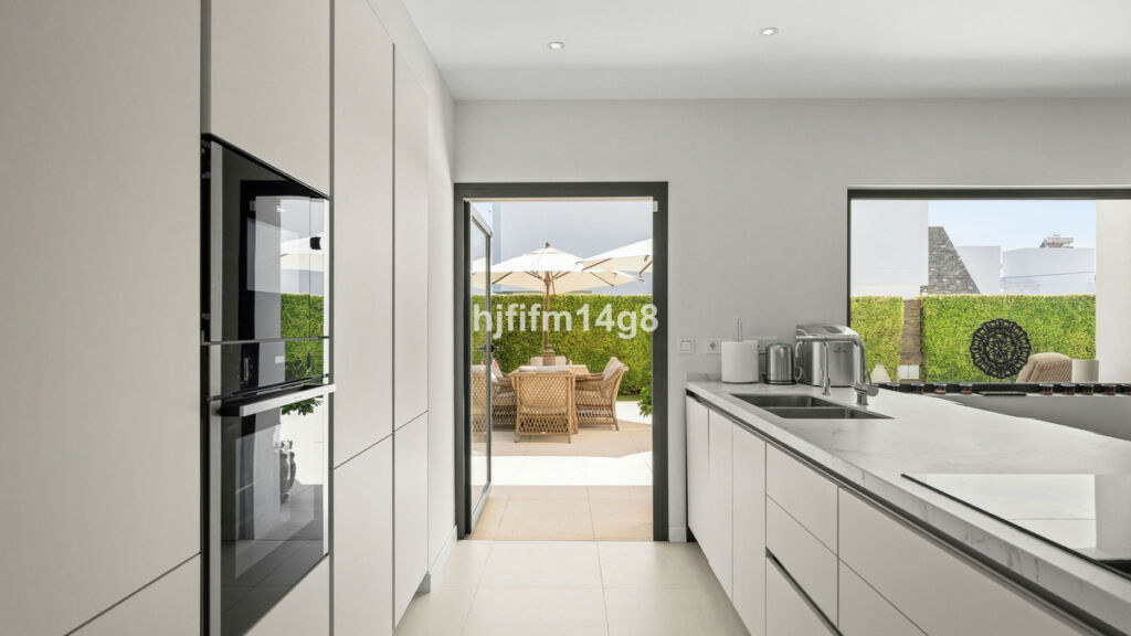 Detached Villa San Pedro de Alcántara Málaga - image 11