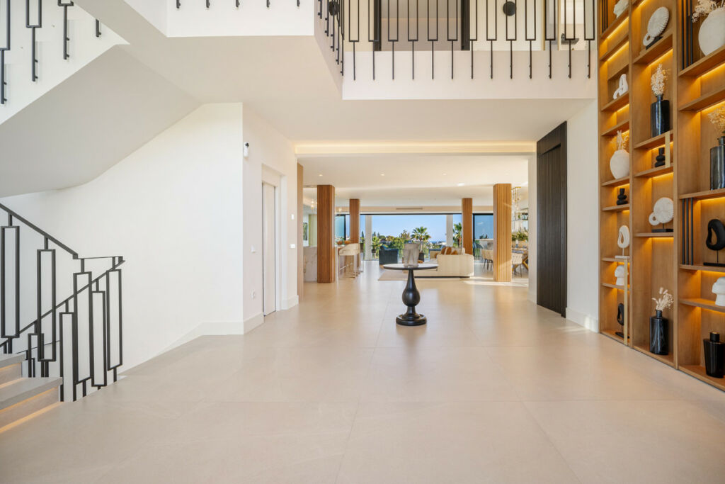 Detached Villa Nueva Andalucía Málaga - image 11