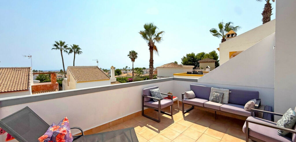 Detached Villa Villamartin Alicante - image 11