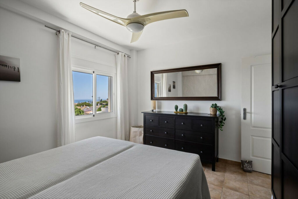 Middle Floor Apartment Calahonda Málaga - image 11