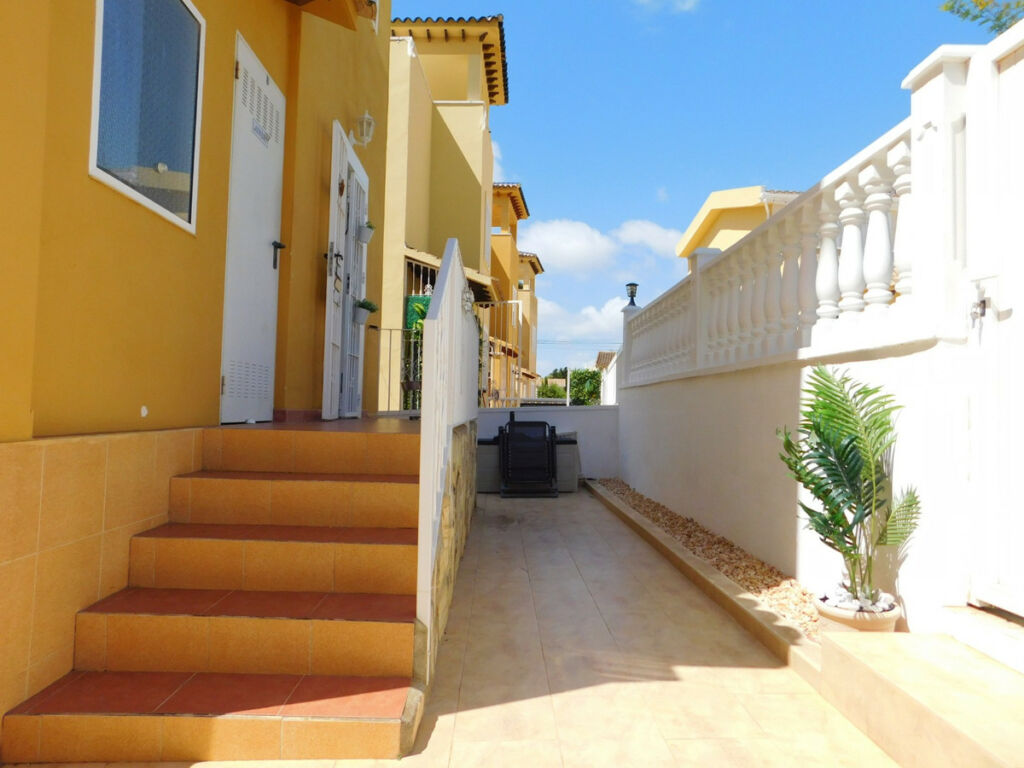 Detached Villa Villamartin Alicante - image 11