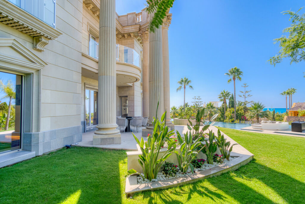 Detached Villa Sierra Blanca Málaga - image 13
