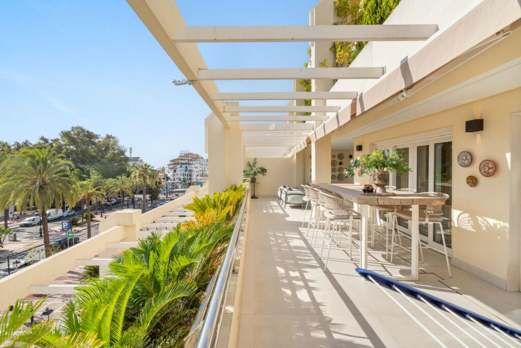 Middle Floor Apartment Puerto Banús Málaga - image 11