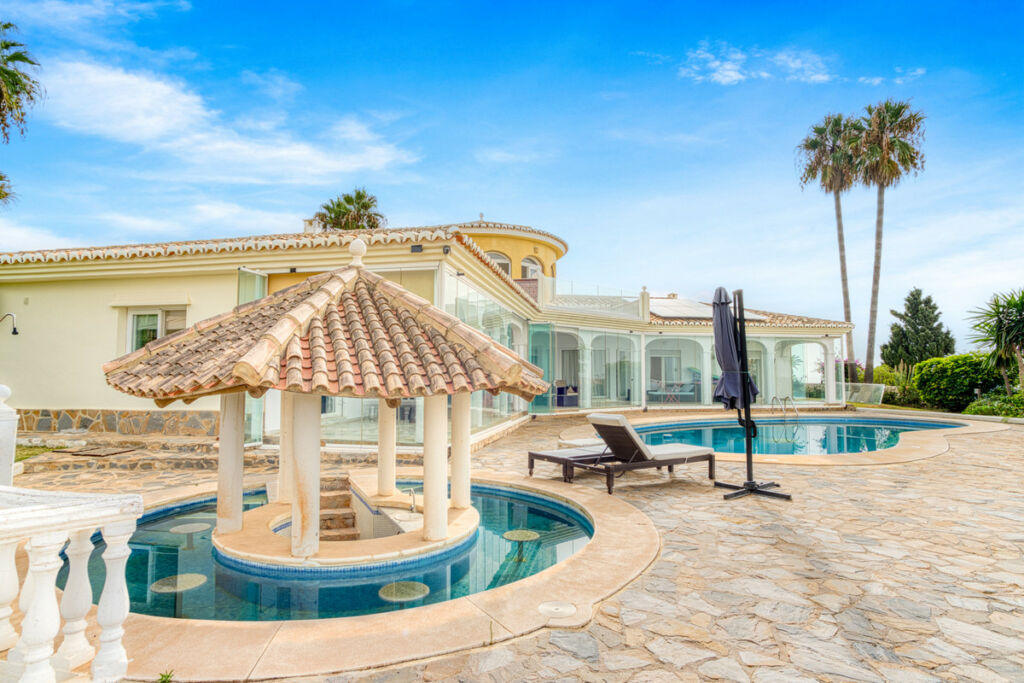 Detached Villa El Chaparral Málaga - image 6
