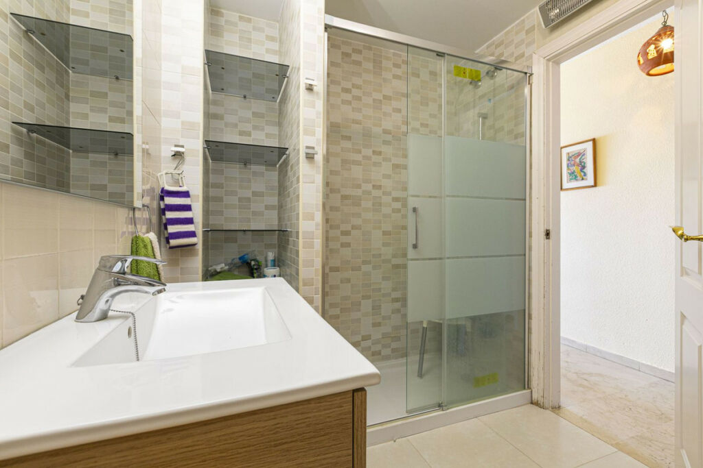 Middle Floor Apartment Fuengirola Málaga - image 11