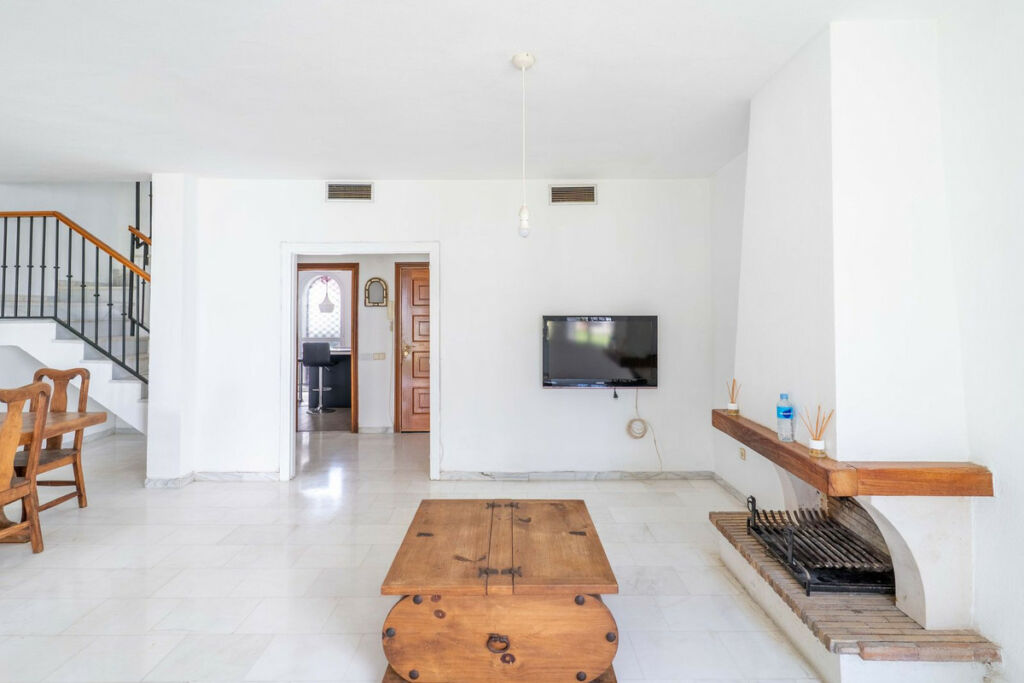 Townhouse Nueva Andalucía Málaga - image 12