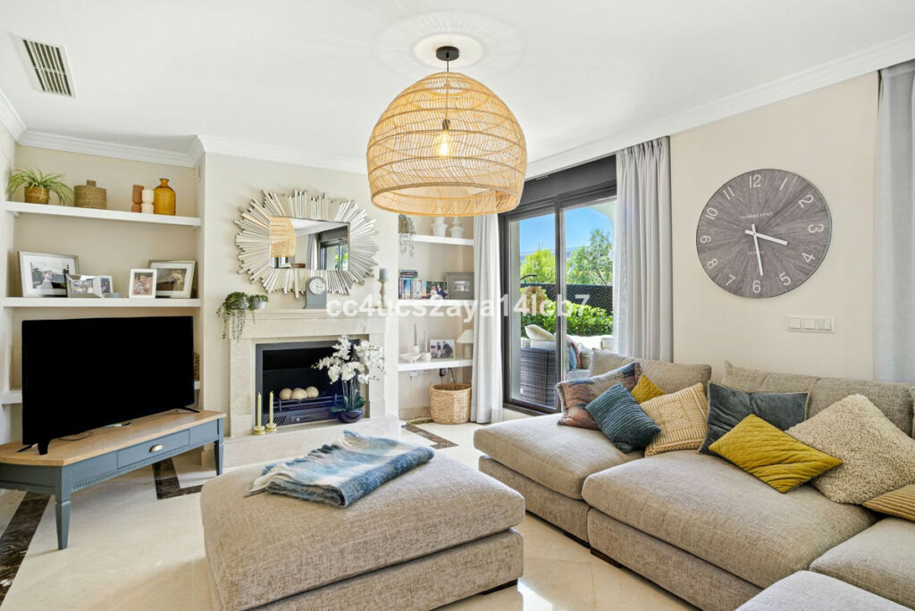 Detached Villa Estepona Málaga - image 12