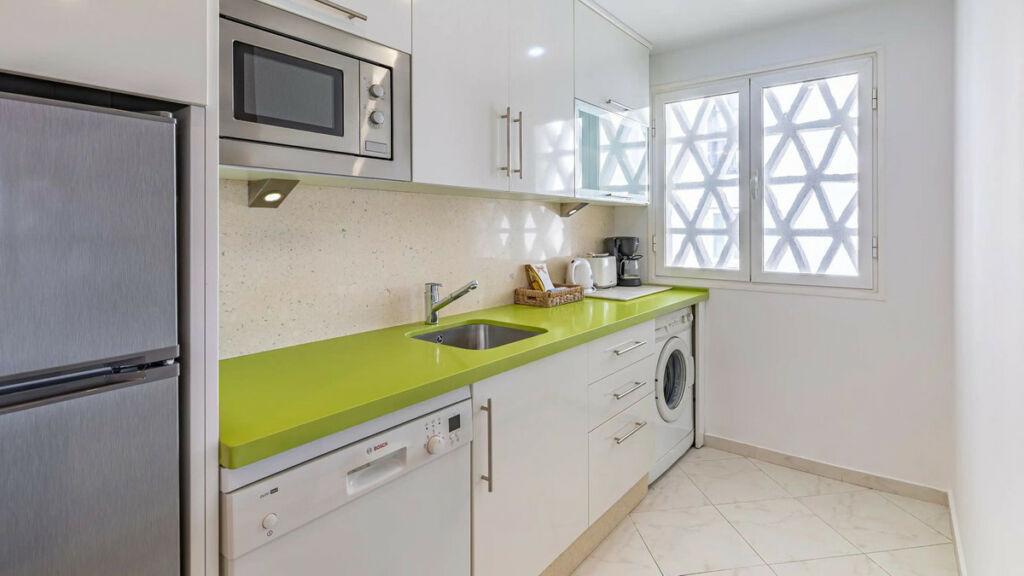 Middle Floor Apartment Puerto Banús Málaga - image 12