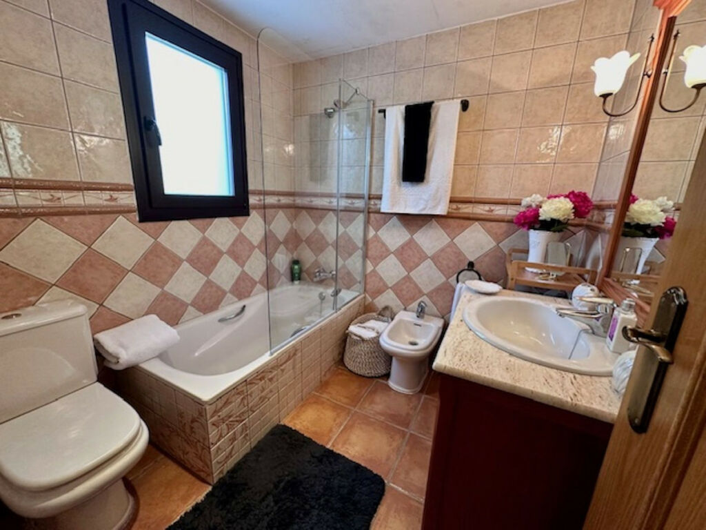 Top Floor Apartment Estepona Málaga - image 12