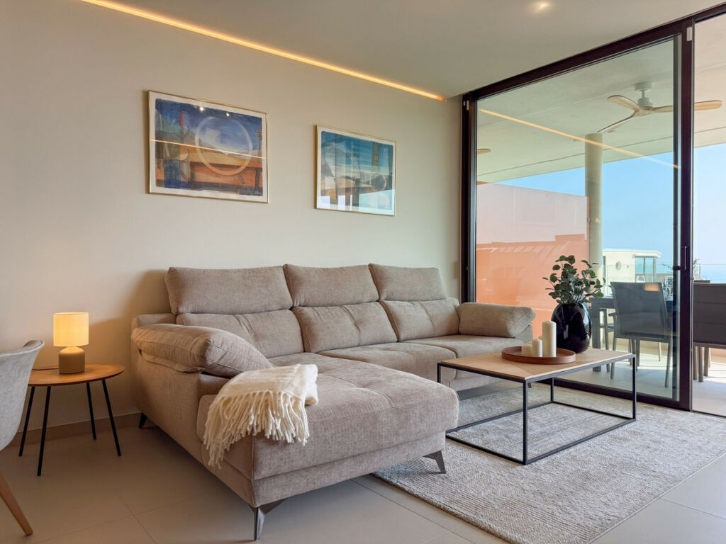 Top Floor Apartment Fuengirola Málaga - image 9