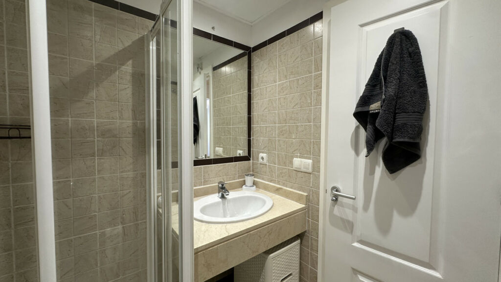 Middle Floor Apartment La Duquesa Málaga - image 12