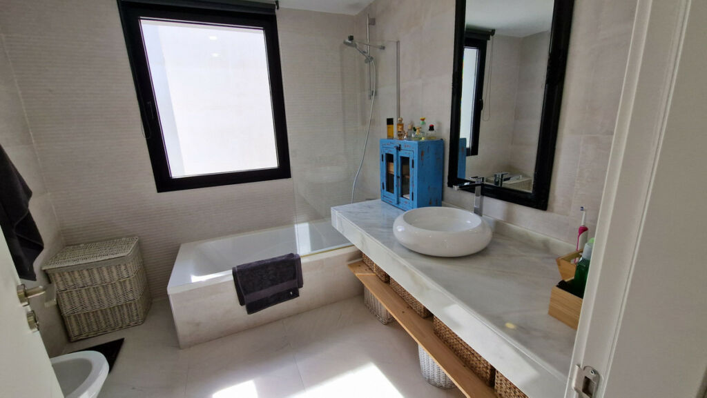 Middle Floor Apartment Estepona Málaga - image 12